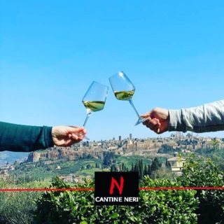 🙋‍♀️↔️ 🙋‍♂️Tenetevi distanti come in un brindisi a braccia tese!
🏠 🏠🏠Restate a casa!
🥂🍾🥂FORZA! Presto usciremo a fare "Cin Cin"! #iorestoacasa #cantineneri #mondaymood #mondaywinehope #fivi #fiviorvieto